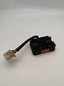 Regulador de tensión rectificador Kawasaki KLE500 EL250 GPZ500S SH530-12K #21791 - Imagen 1 de 7