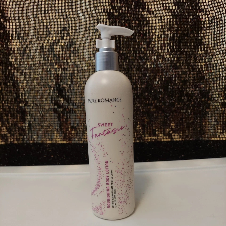 Loción corporal nutritiva Pure Romance | 12 fl. oz./355 ml. dulce fantasía  Foto 1 de 1