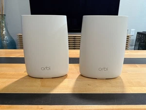 Jeu de routeurs maillés tri-bandes Netgear Orbi RBK50 - Routeur RBR50 + Satellite RBS50 - Photo 1/10
