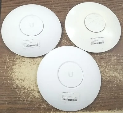 LOTTO misto (x3) Access Point wireless Ubiquiti Networks UAP-AC-PRO, UAP-PRO  - Immagine 1 di 4