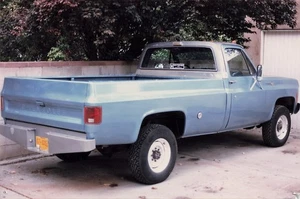 Foto um 1970 Chevrolet C/K Pickup hellblau Langbett Squarebody 4x6 - Bild 1 von 1