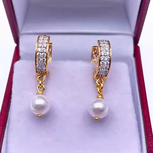 22ct Yellow Gold & Elegant Pearl Drop Huggies Hoop Earrings - Picture 1 of 5