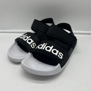 Sandalias planas Adidas Adilette para mujer - negras/blancas, talla 7 de EE. UU. (G28695) - Imagen 1 de 5