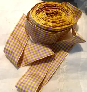 Nastro taffetà rayon a quadri lavanda e crema vintage largo 1-1/2" da cortile. - Foto 1 di 2