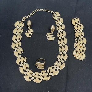 1 COLLAR 1 pulsera 1 anillo 1 anillo 1 pendiente de metal ondulado en tono dorado brillante - Imagen 1 de 10