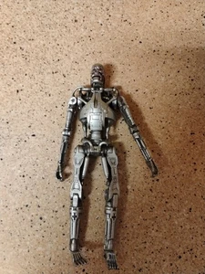 T-700 seltene TERMINATOR SALVATION 2009 Playmates Actionfigur - Bild 1 von 9