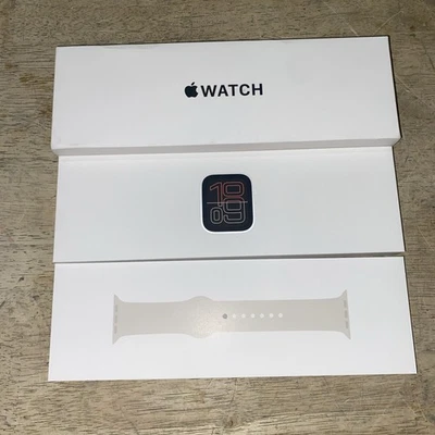 Apple Watch SE 3 40mm Starlight Aluminum - Starlight Sport Band S/M MEH34LW/A - Image 1 of 4