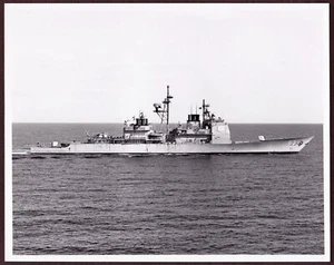 USS Cowpens (CG-63) Oficial 8x10 B&W Brillante Publicidad BIW Fotografía #1 - Imagen 1 de 1
