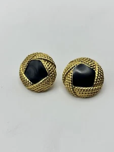 Pendientes de clip vintage Monet tono dorado redondo Pentágono esmalte negro mujer (J7) - Imagen 1 de 3