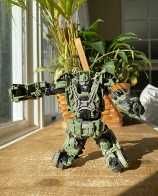 Hasbro Transformers MV5 THE LAST KNIGHT DELUXE CLASS[AUTOBOT HOUND]Action Figure - Image 1 of 3