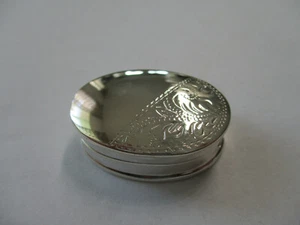 Pastillero plata de ley forma ovalada medio grabado medio liso precioso estilo  - Imagen 1 de 5