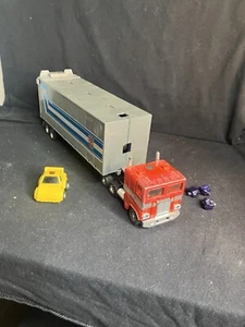 Optimus Prime/ Bumblebee G1  - Picture 1 of 5