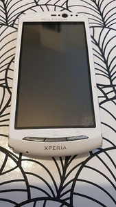 Unlocked Sony Ericsson Xperia Neo MT11i White DAMAGED CORNERS WORKING CONDITION 