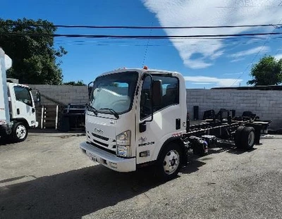 ISUZU NRR 2022 chasis disl - con garantía 19.500 GVWR llamada/texto 949-676-7552 Foto 1 de 4