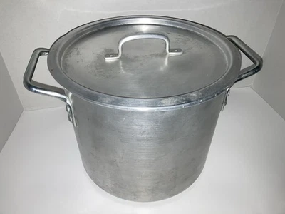 Vintage Mirro Aluminum 12 Qt. Stock Pot #4012 w/lid, USA made, some small dents - Image 1 of 4