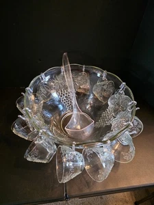 Vintage 60er Jahre Anchor Hocking Glas Bowle Schale mit 12 Tassen Weinblatt Muster  - Bild 1 von 5