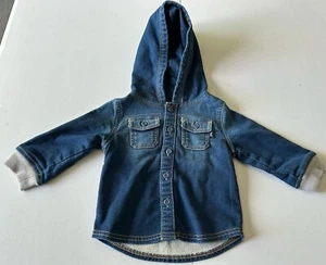 Camisa vaquera con capucha Oshkosh para niños talla 12 M - Imagen 1 de 8