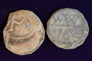 Two antique lead tavern or merchant tokens 1762 H15 - Picture 1 of 3