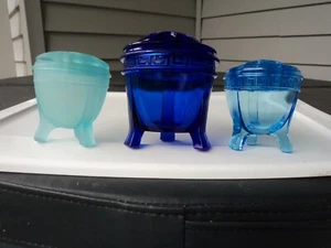 COBALT BLUE FLOWER FROG VASE - NICE - Picture 1 of 3