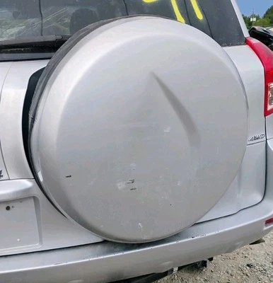 Cubierta rígida de neumático de repuesto trasero Toyota RAV4 2006-2012, plateada Foto 1 de 4