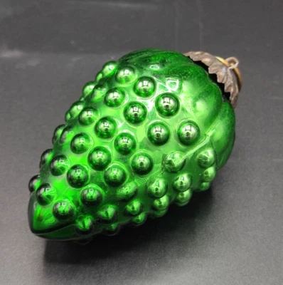 Ancienne boule de noël pomme de pin en verre eglomise verte XIX - Photo 1/4