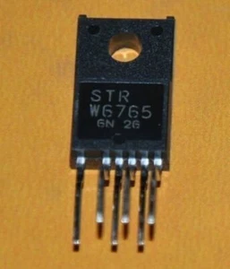 STRW6765 TO220 entrada universal/100 W fuera de línea envío a EE. UU. #F13 - Imagen 1 de 4