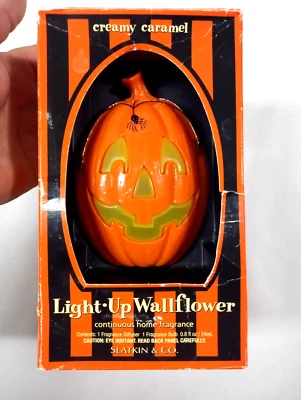 Difusor de fragancia enchufable iluminado flor de pared calabaza y arañas Foto 1 de 3