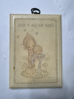 Tarjetas Springbok de colección con sello placa de pared de madera Love Is All We Need Water Foto 1 de 4