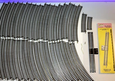 36 Piece Atlas HO 18” R Snap Track lot + New Straight Terminal - Image 1 of 4