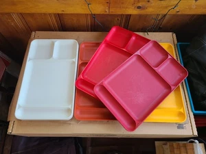 Vintage Tupperware 1535-5/6 Divided Dinner Lunch Trays Camping Lot 7 - Bild 1 von 3