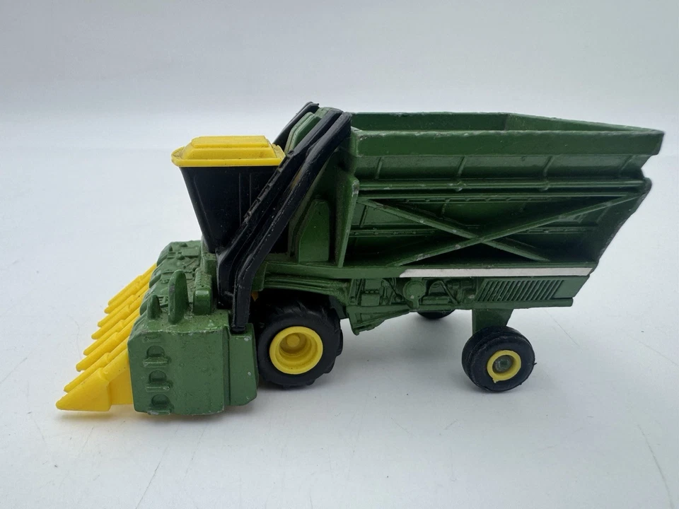 🚜  ERTL John Deere Cotton Picker Green 1/80 - Image 1 of 4