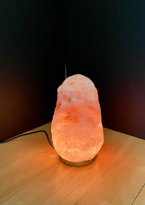 Lámpara de sal de roca de cristal rosa del Himalaya con base de madera y cable, USB que cambia de color Foto 1 de 4