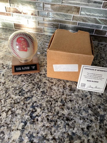 1998 St. Louis Cardinals Mark McGwire 70 Home Runs Baseball Fotoball wood stand Cover