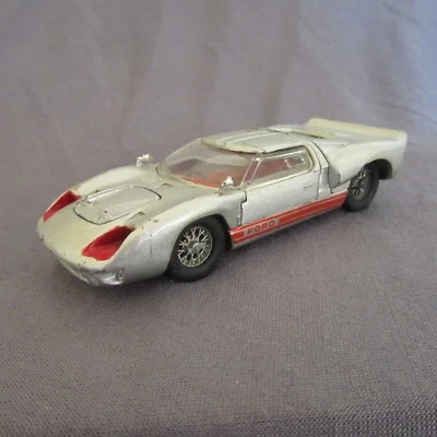 66F Vintage Dinky 132 Inghilterra Ford 40 RV Argento 1:43 - Immagine 1 di 4