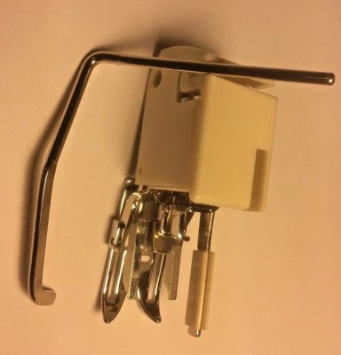 Nuevo pie para caminar que se ajusta a la máquina de coser Viking HuskyStar clase H 7 mm Foto 1 de 4