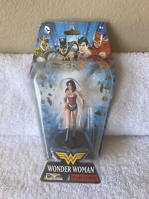DC Comics Series 1 Wonder Woman Mini Action Figure New.            R2 • 13.94$