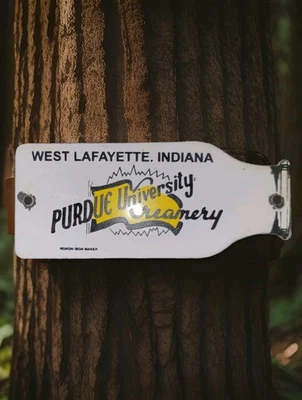 Letrero de porcelana vintage de la Universidad de Purdue mantequilla cremosa West Lafayette Indiana Foto 1 de 4