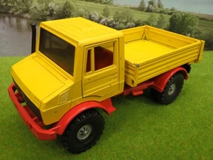 Mercedes Unimog con piano di carico in metallo (DK) A0925 - Foto 1 di 6