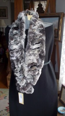 Genuino 100% Angora Piel de Conejo Bufanda Cuello Gris y Blanco Kara 5" W X 54" L Nuevo Foto 1 de 4