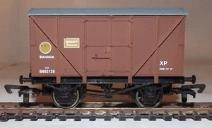 DAPOL B711 FYFFES BANANA VAN - Picture 1 of 3