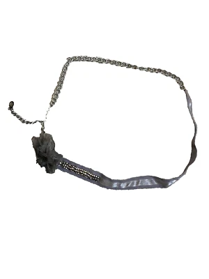 Cinturón de tela gris con pedrería cadena plateada acento floral, ajustable Foto 1 de 4