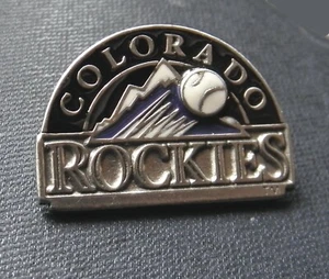 COLORADO ROCKIES MAJOR LEAGUE BASEBALL MLB LAPEL PIN 1 x 3/4 inches - Imagen 1 de 2