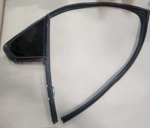 2010-2017 CHEVROLET EQUINOX  RIGHT REAR DOOR VENT GLASS OEM 22810019 - Picture 1 of 5