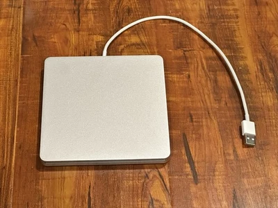 Apple USB SuperDrive A1379 USB 2.0 External Optical CD-RW/DVD-RW Burner Drive - Image 1 of 3