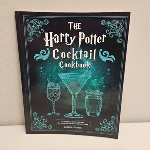 The Harry Potter Cocktail Cookbook 55 Amazing Drink Recipes Jessica Woods PB - Picture 1 of 4