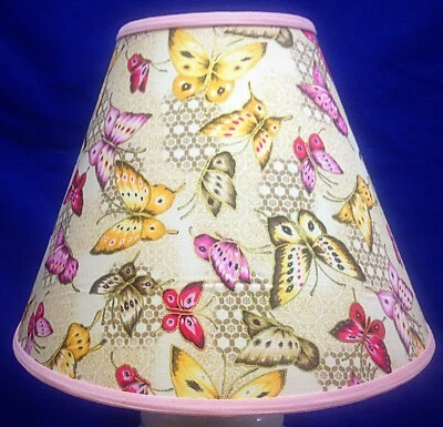 Pantalla de lámpara hecha a mano mariposas amarillas rosadas mariposas Foto 1 de 2