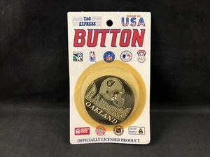Bouton collector Tag Express 1996 Oakland Raiders fabriqué aux USA sur carte - Photo 1/4