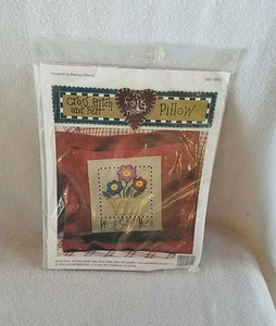 Kit de almohada de fieltro y punto de cruz de arte popular - Imagen 1 de 2