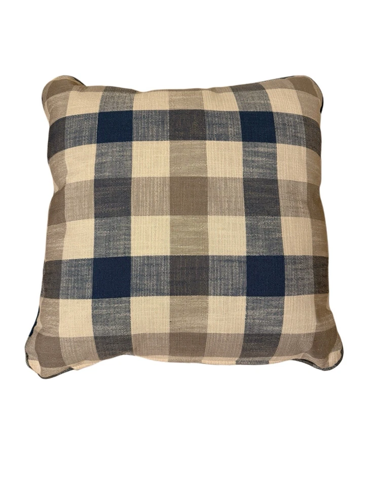 Декоративная диванная подушка Design Ashley Furniture 22x22 дюйма Meggett клетчатая синяя - Изображение 1 из 4