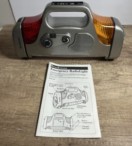 Brookstone Notfall Radio Licht Dual Licht Batterie oder Stecker NEU OPEN BOX - Bild 1 von 12